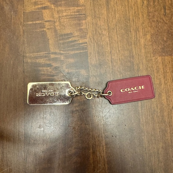 Dark red Coach bag

Used

Still has life to it

Send offers! - Picture 6 of 11